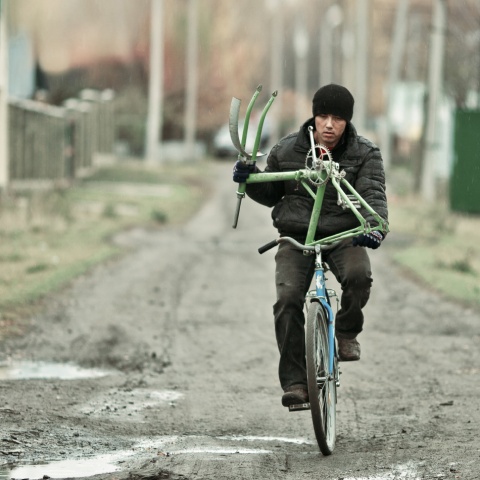 Велосипедист в квадрате автора Shakhov