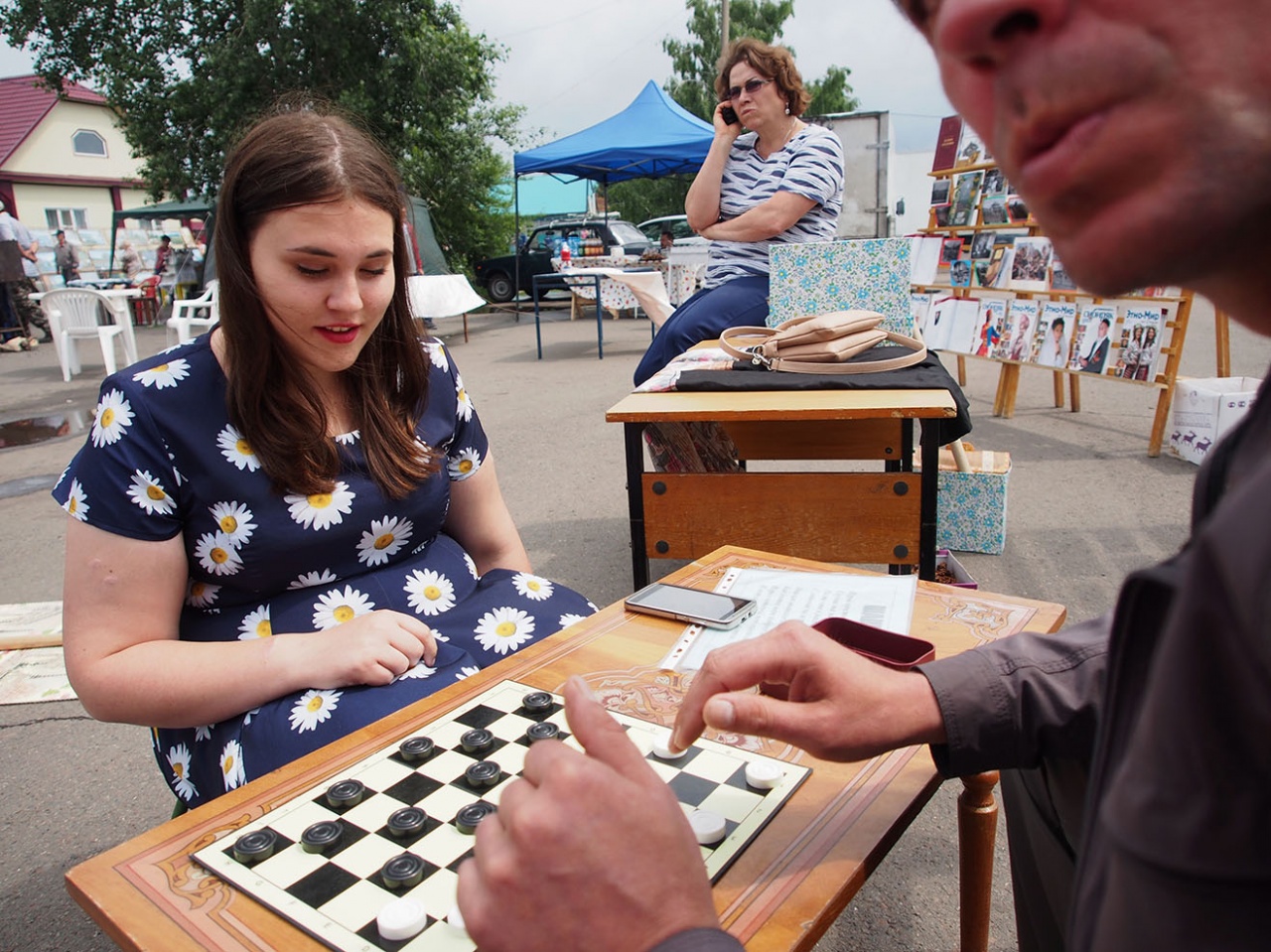 Подворье в районе (серия)