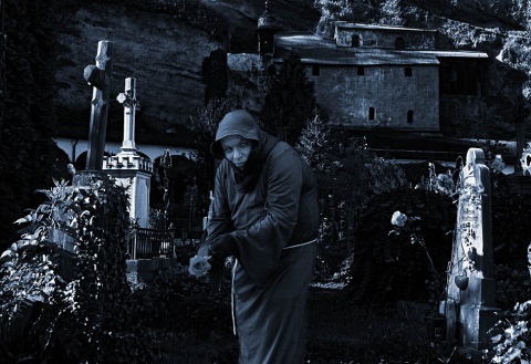 Тайны старого кладбища автора zyryanov