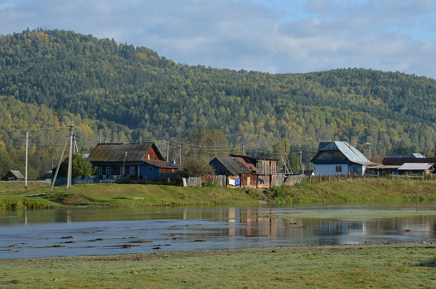 На реке (серия)