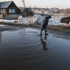 У лужи на перекрёстке автора giviryak