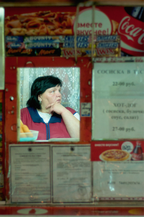 Портрет женщины в окошке