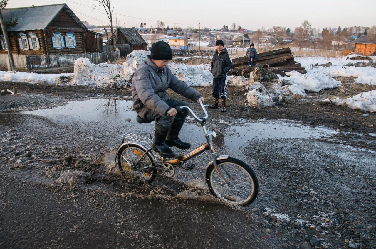 У лужи на перекрёстке (серия)