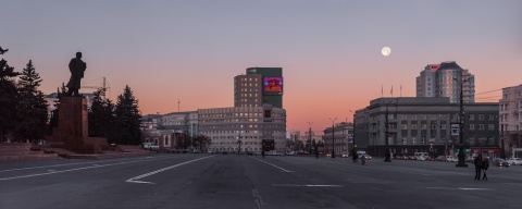 Городские зарисовки. Луна на рассвете автора KocherginDA