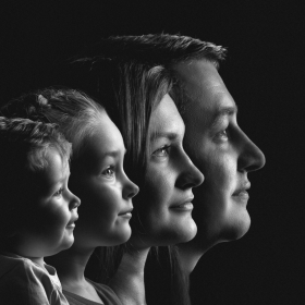 Глеб Лунин. Семейный портрет в оригинальном исполнении. 3 место (29 + 1 = 30 баллов) автора admin