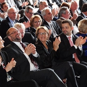 2015.10.24 Президент Европарламента Мартин Шульц (второй слева). Объявление о присуждении ему звания Почётный гражданин города Вюрзелена