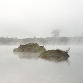 Туманом озеро одето... автора YODA