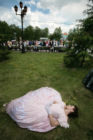 Пушкинский пикник. Притомилась. Июнь 2011г автора admin