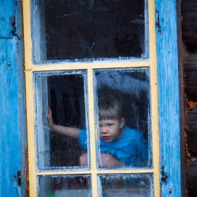 Дети в окне автора giviryak