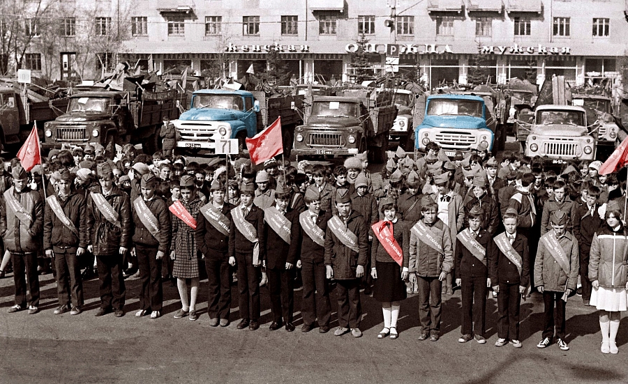 Пионерская плавка. Металлолом - мартенам!