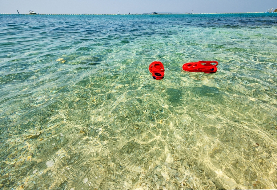 солнце тапки и вода наши лучшие друзья.