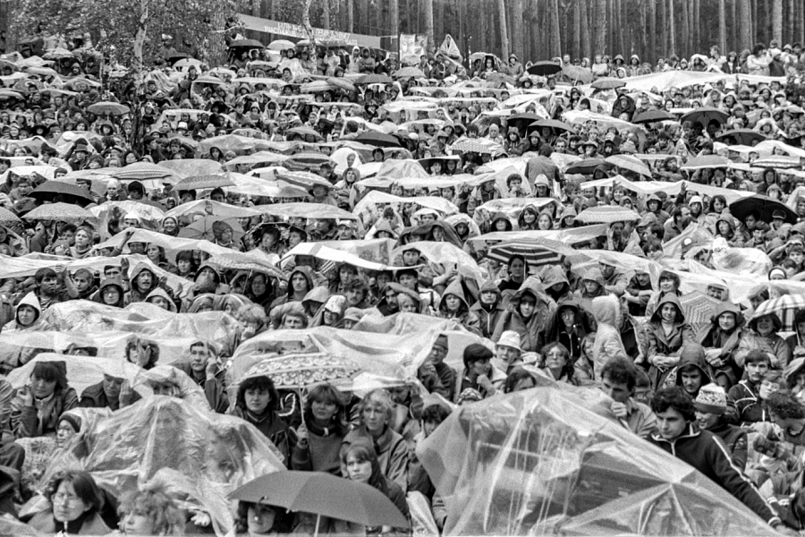 1983. Ильменка приветствует участников фестиваля песни