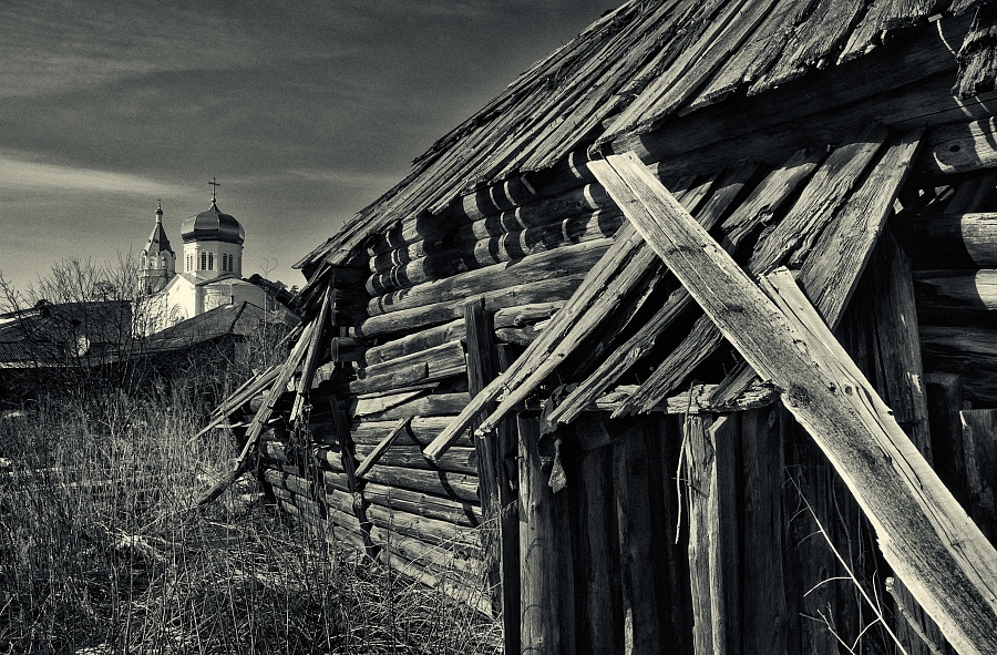 Небо и высокая тень