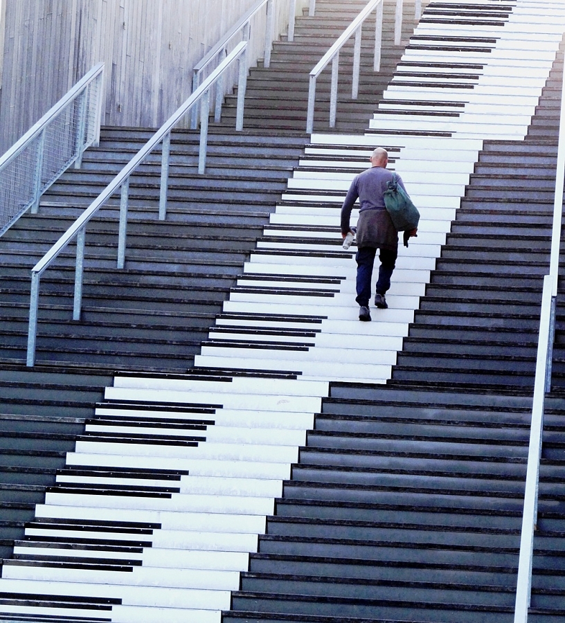 2014. Франция. г. Рубо. Музыкальная лестница.