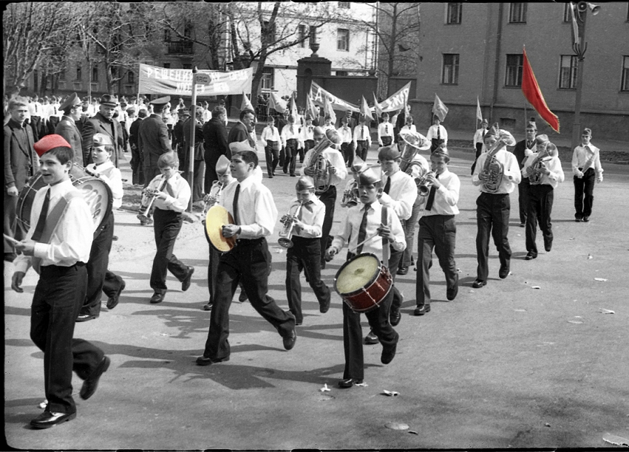 ... пионеры - дети рабочих.