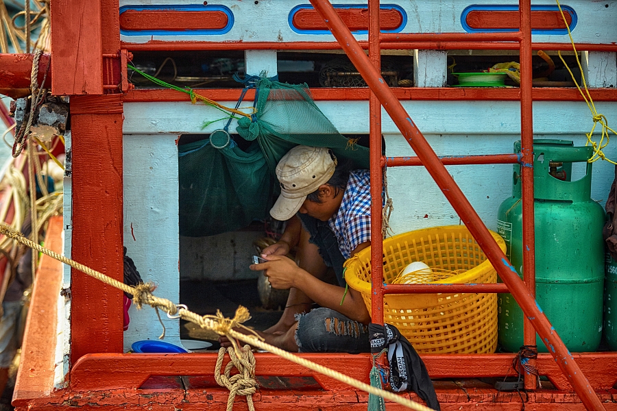 Скоро в море