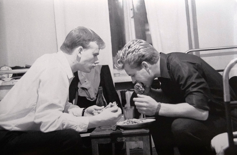 1967. Общежитие ЧГПИ. Ужин по-мужски.